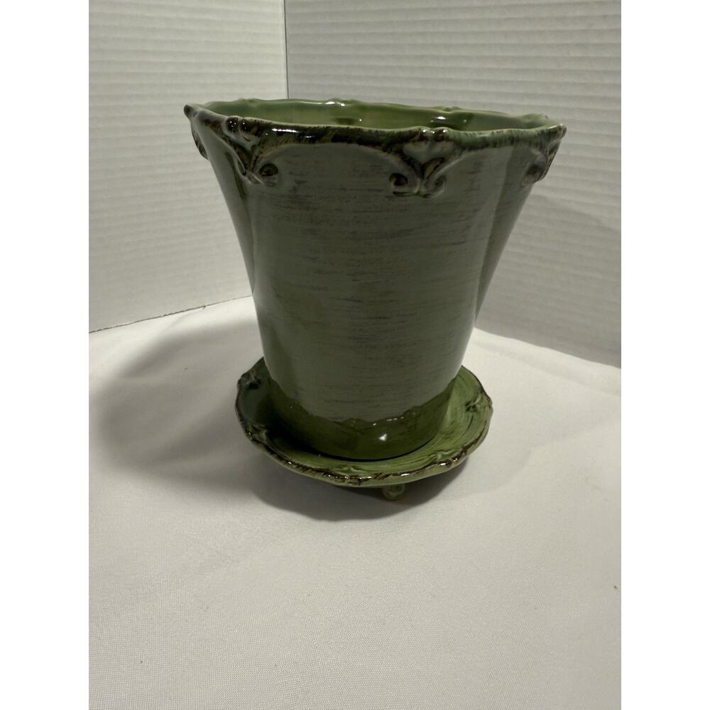 Ceramic Green Planter Round w/ decorative footed plate, French Country, Shabby
